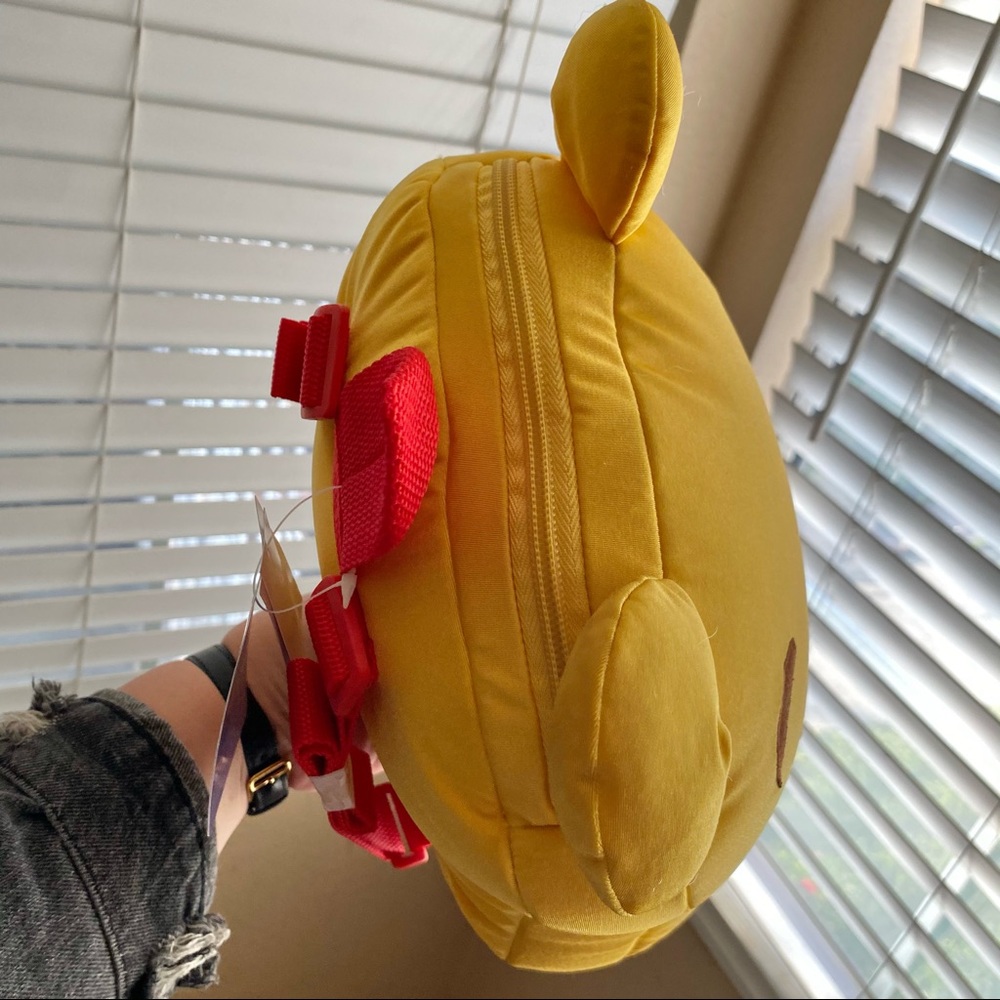Winnie the Pooh plushie backpack - Picture 3 of 7